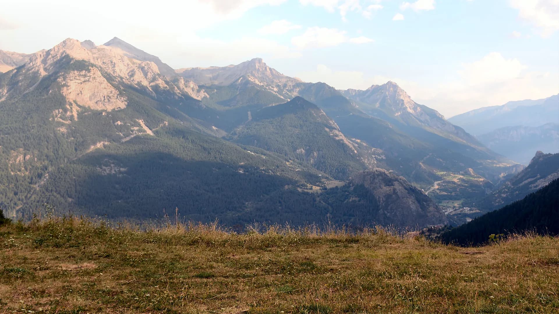 Photo d'un vol de parapente au départ du Puy Chalvin