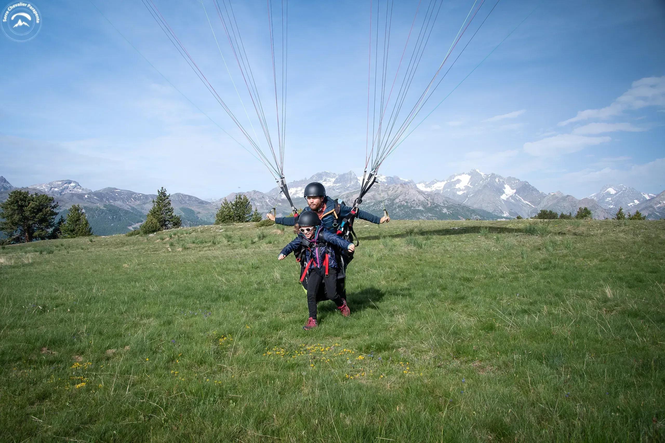 Vol en parapente au dessus de la Valée de Serre Chevalier Briançon