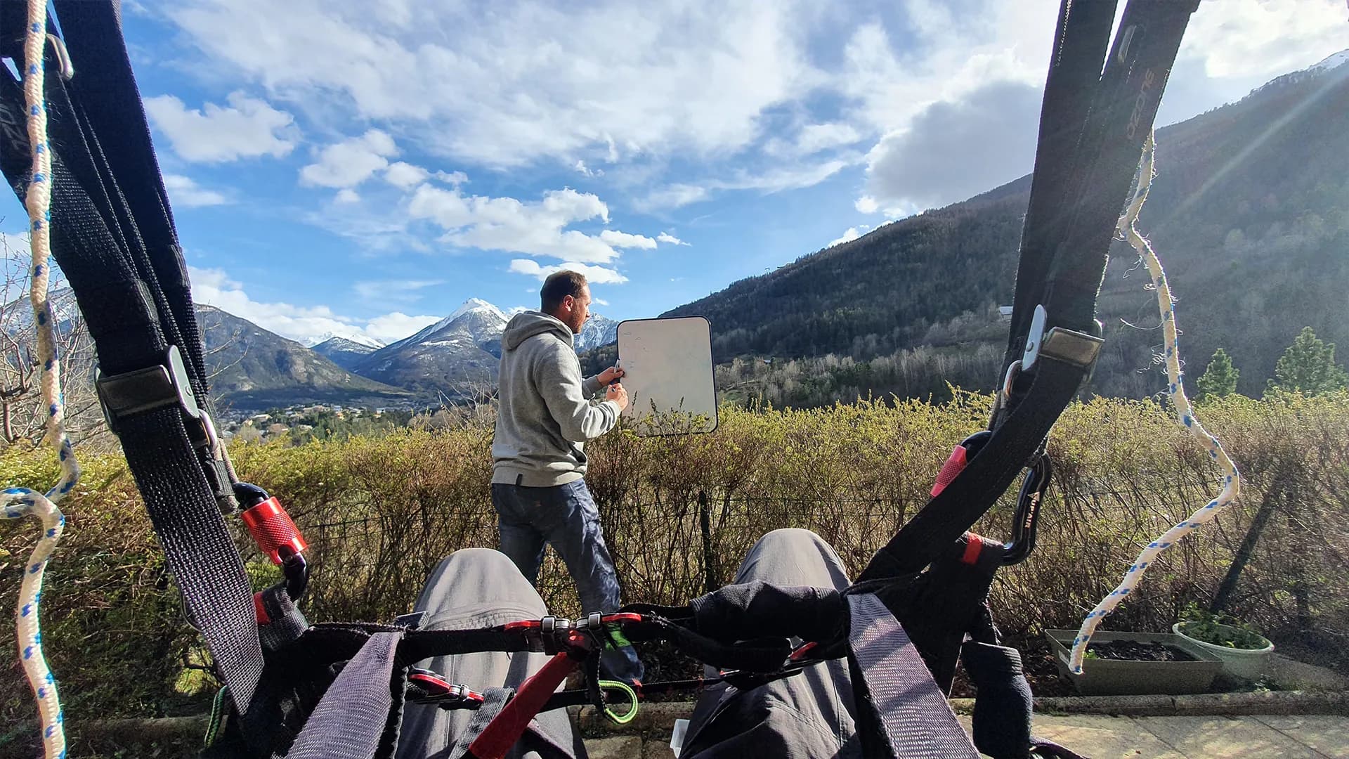 Photo de l'équipe de moniteurs de parapente de Serre Chevalier Briançon.
